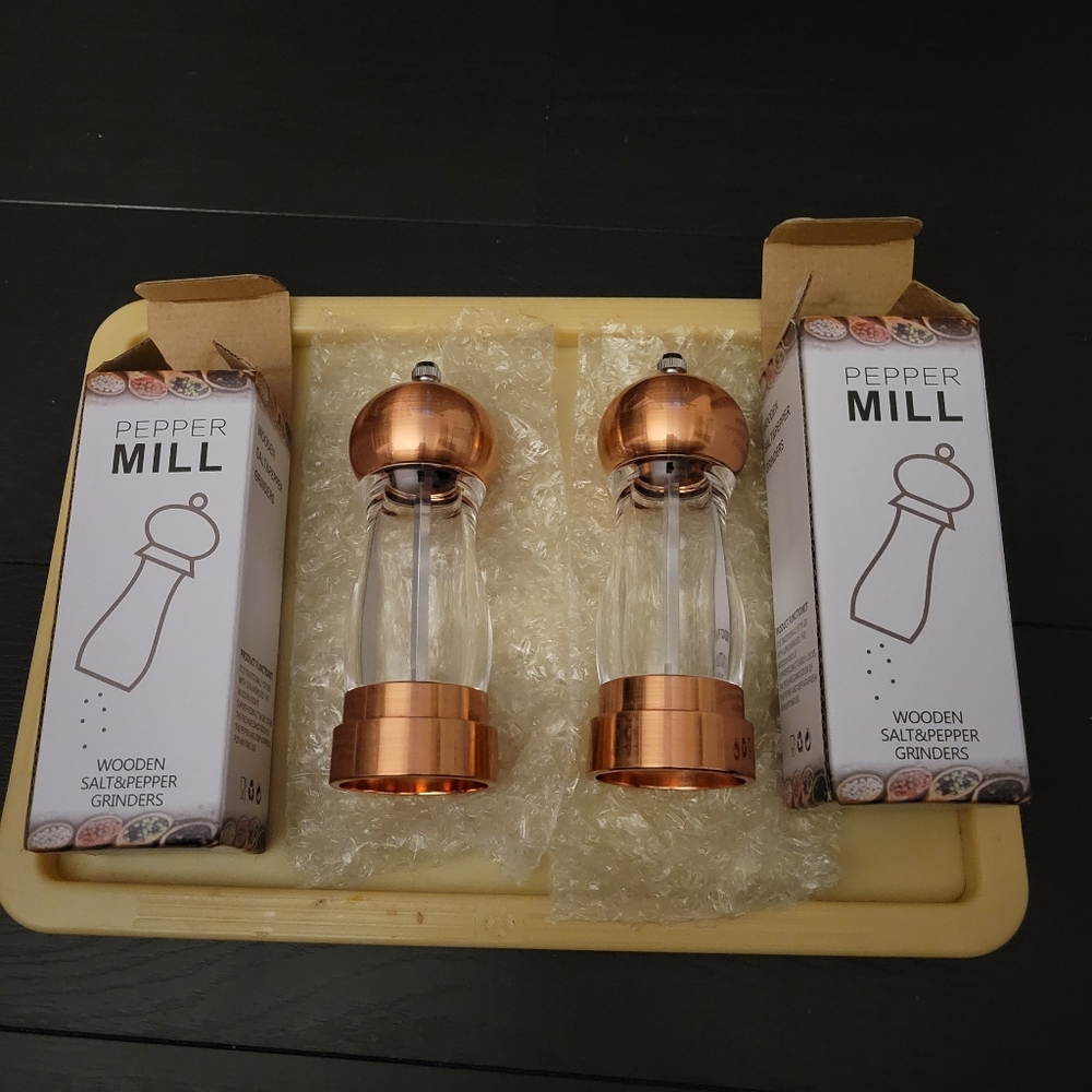 Salt/pepper grinders